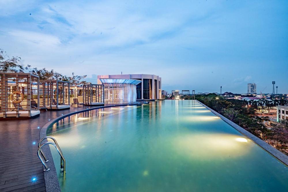 Sina Troika Residence Kota Bharu 2Br Wifi Netflix Pool 외부 사진