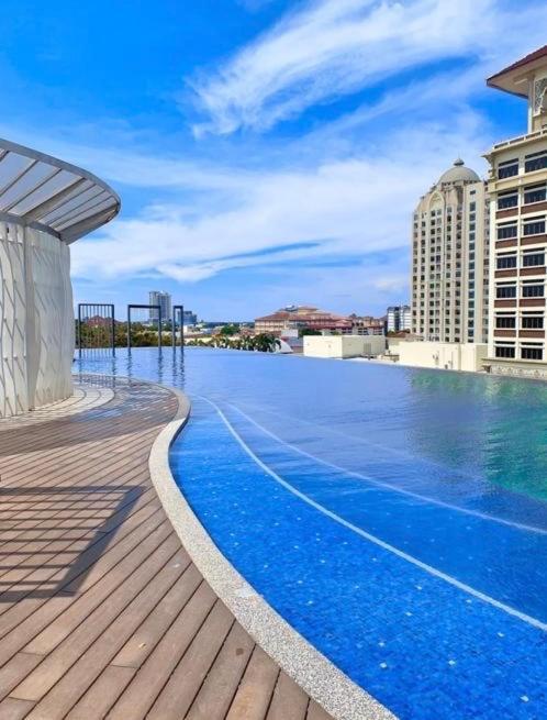 Sina Troika Residence Kota Bharu 2Br Wifi Netflix Pool 외부 사진